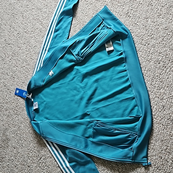 New Adidas Original Classic Uni-sex Track Jacket. - Picture 9 of 11
